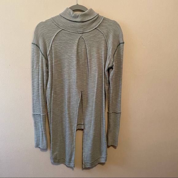 We The People Sweater Size XS - Picture 6 of 11